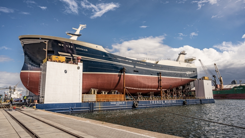 W stoczni Karstensen Shipyard Poland w Gdyni zwodowano statek rybacki dla Islandczyków [foto, wideo]-GospodarkaMorska.pl