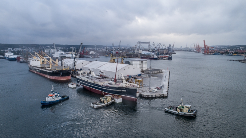 W stoczni Karstensen Shipyard Poland w Gdyni zwodowano statek rybacki dla Islandczyków [foto, wideo]-GospodarkaMorska.pl