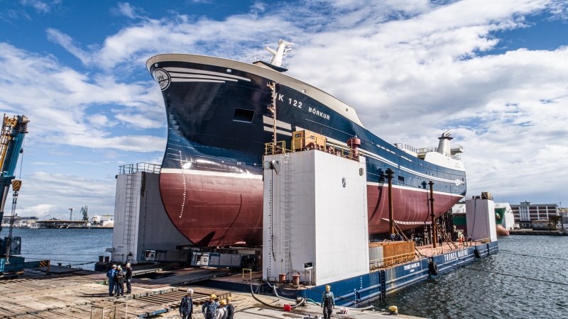 W stoczni Karstensen Shipyard Poland w Gdyni zwodowano statek rybacki dla Islandczyków [foto, wideo]-GospodarkaMorska.pl