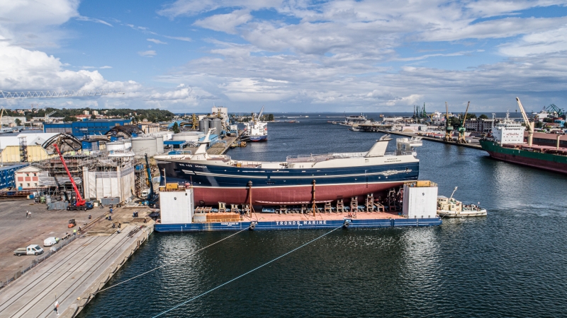 W stoczni Karstensen Shipyard Poland w Gdyni zwodowano statek rybacki dla Islandczyków [foto, wideo]-GospodarkaMorska.pl