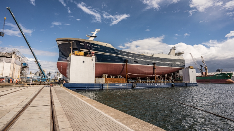 W stoczni Karstensen Shipyard Poland w Gdyni zwodowano statek rybacki dla Islandczyków [foto, wideo]-GospodarkaMorska.pl
