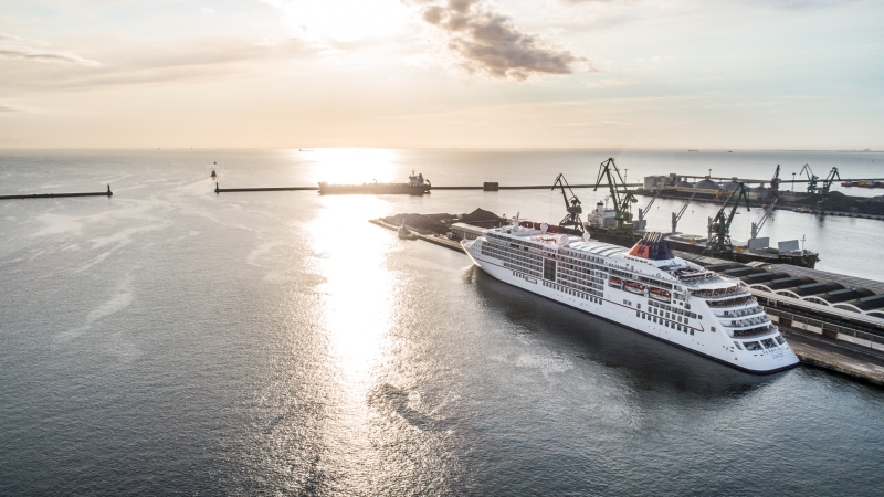 Europa 2: pierwszy wycieczkowiec w sezonie w Porcie Gdynia [foto, wideo]-GospodarkaMorska.pl