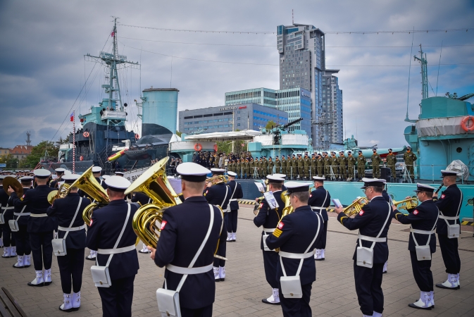 Ślubowanie klasy mundurowej LO z Rzepina [foto]-GospodarkaMorska.pl