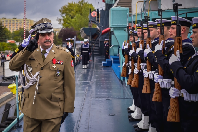 Ślubowanie klasy mundurowej LO z Rzepina [foto]-GospodarkaMorska.pl