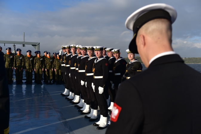 Ślubowanie klasy mundurowej LO z Rzepina [foto]-GospodarkaMorska.pl