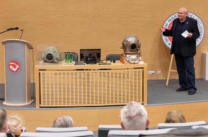 Uroczystość nadania pośmiertnej nominacji oficerskiej bosmanowi Siei [foto]-GospodarkaMorska.pl