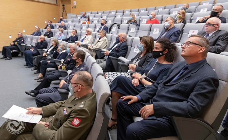 Uroczystość nadania pośmiertnej nominacji oficerskiej bosmanowi Siei [foto]-GospodarkaMorska.pl