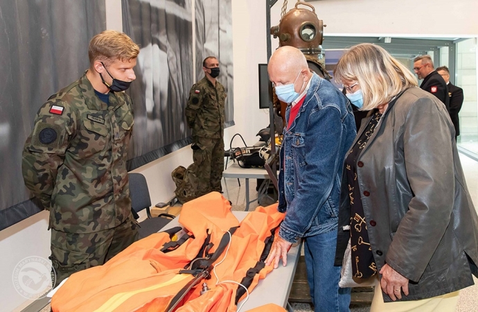 Uroczystość nadania pośmiertnej nominacji oficerskiej bosmanowi Siei [foto]-GospodarkaMorska.pl