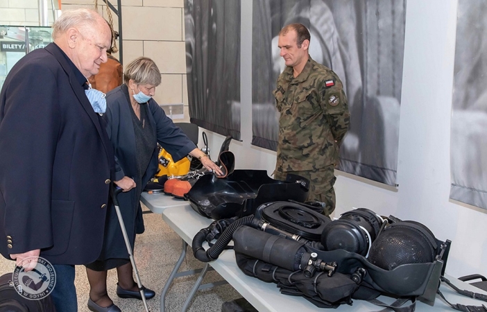 Uroczystość nadania pośmiertnej nominacji oficerskiej bosmanowi Siei [foto]-GospodarkaMorska.pl