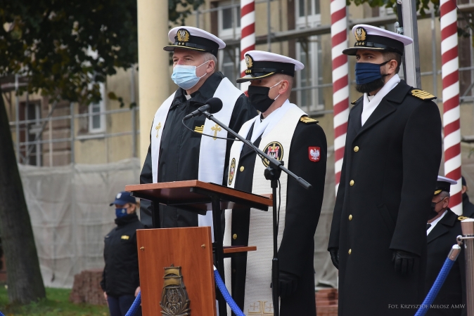 Przysięgali służyć ojczyźnie - przysięga wojskowa podchorążych AMW [foto]-GospodarkaMorska.pl