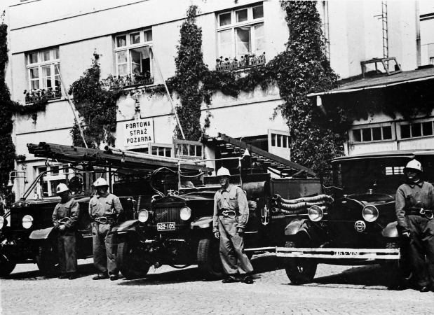 Nowy pojazd kwatermistrzowski na 90-lecie Portowej Straży Pożarnej w Gdyni (foto, wideo)-GospodarkaMorska.pl