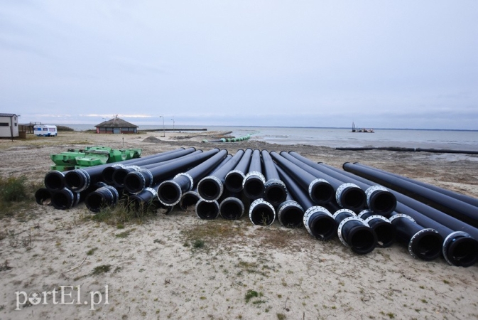Urząd Morski w Gdyni poszerza plażę w Kadynach [foto]-GospodarkaMorska.pl