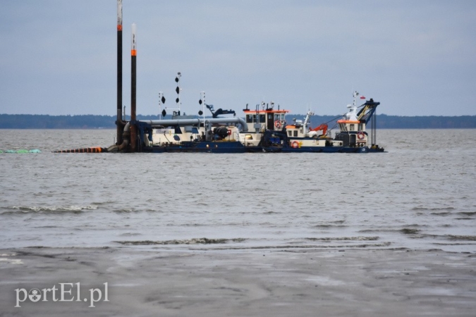 Urząd Morski w Gdyni poszerza plażę w Kadynach [foto]-GospodarkaMorska.pl