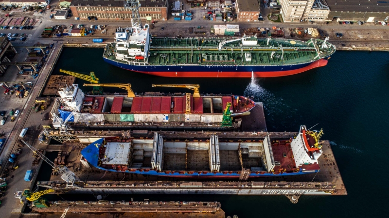 Intensywny sezon w Stoczni Remontowej Nauta (foto, wideo)-GospodarkaMorska.pl