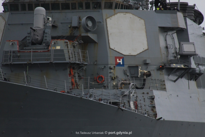 Amerykański niszczyciel USS Ross wszedł do gdyńskiego portu (foto)-GospodarkaMorska.pl