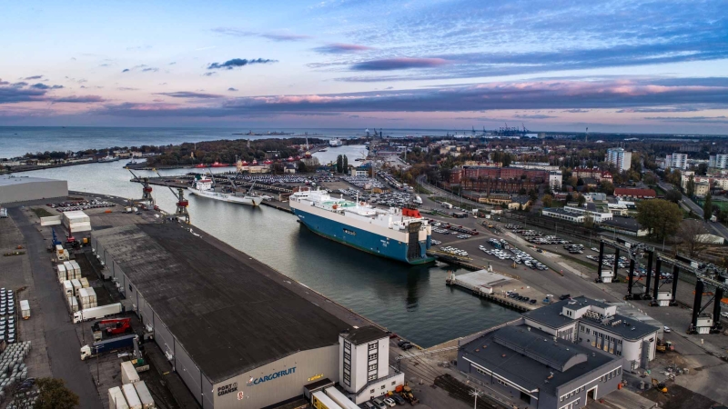 Port Gdańsk liderem przeładunków samochodów osobowych w regionie [foto, wideo]-GospodarkaMorska.pl