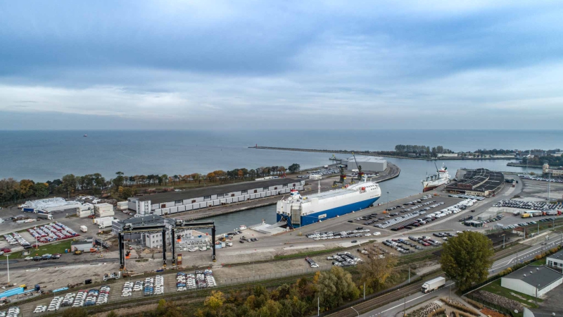 Port Gdańsk liderem przeładunków samochodów osobowych w regionie [foto, wideo]-GospodarkaMorska.pl