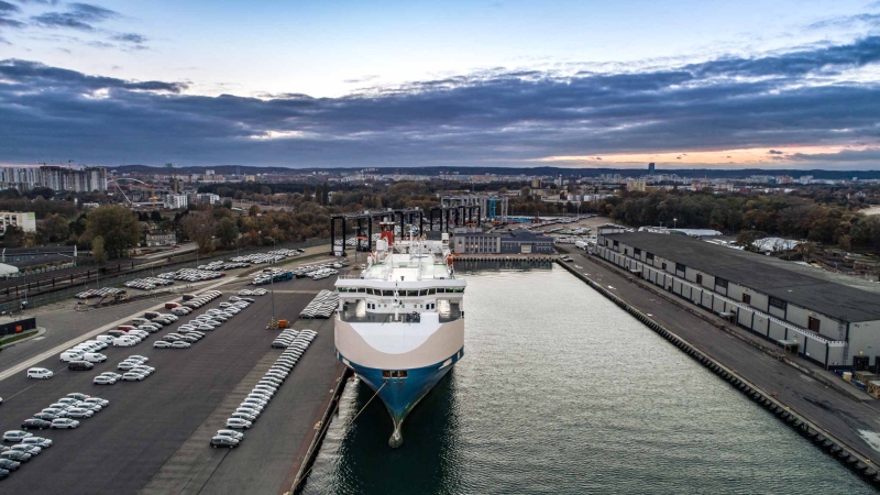 Port Gdańsk liderem przeładunków samochodów osobowych w regionie [foto, wideo]-GospodarkaMorska.pl