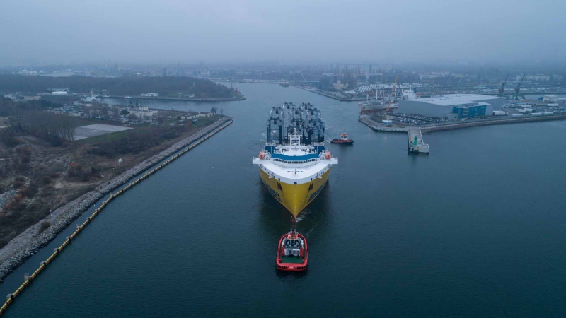 Największy załadunek suwnic w historii El Professional (foto, wideo)-GospodarkaMorska.pl