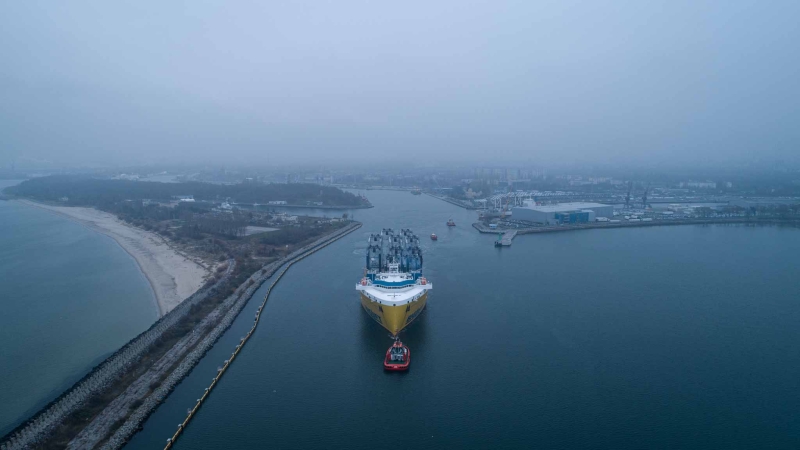 Największy załadunek suwnic w historii El Professional (foto, wideo)-GospodarkaMorska.pl