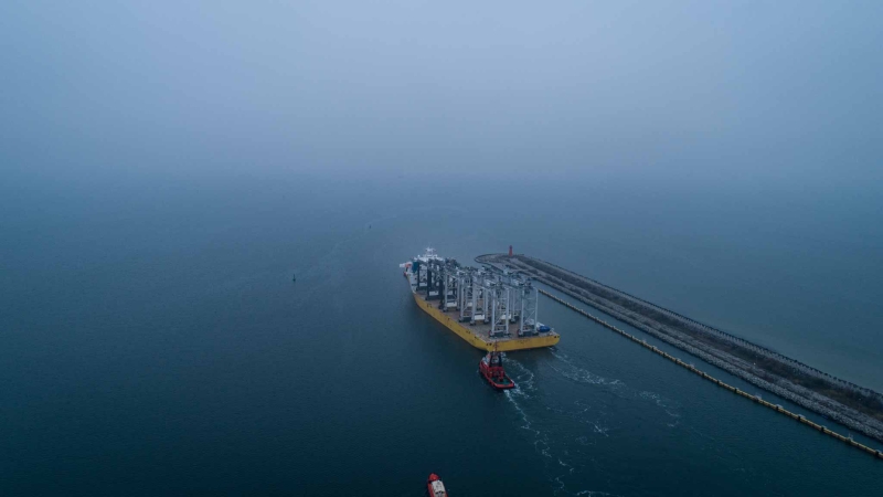 Największy załadunek suwnic w historii El Professional (foto, wideo)-GospodarkaMorska.pl