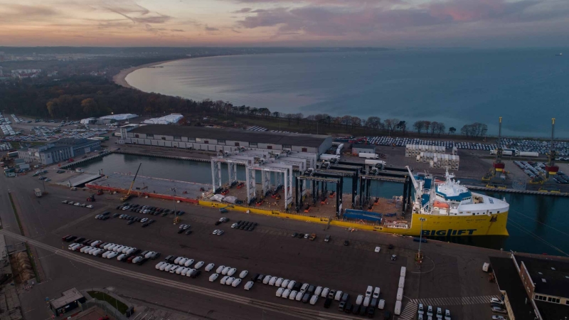 Największy załadunek suwnic w historii El Professional (foto, wideo)-GospodarkaMorska.pl