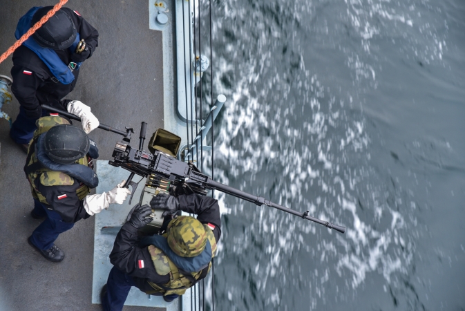 Grudniowe manewry na Zatoce [foto]-GospodarkaMorska.pl