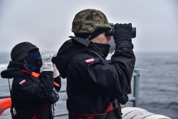 Grudniowe manewry na Zatoce [foto]-GospodarkaMorska.pl