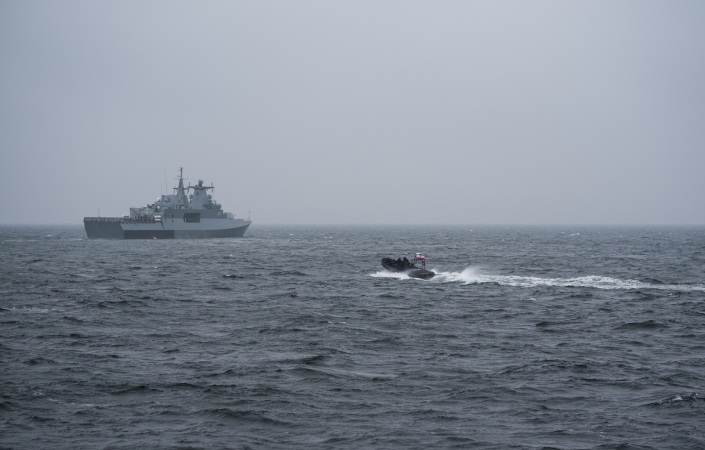 Grudniowe manewry na Zatoce [foto]-GospodarkaMorska.pl