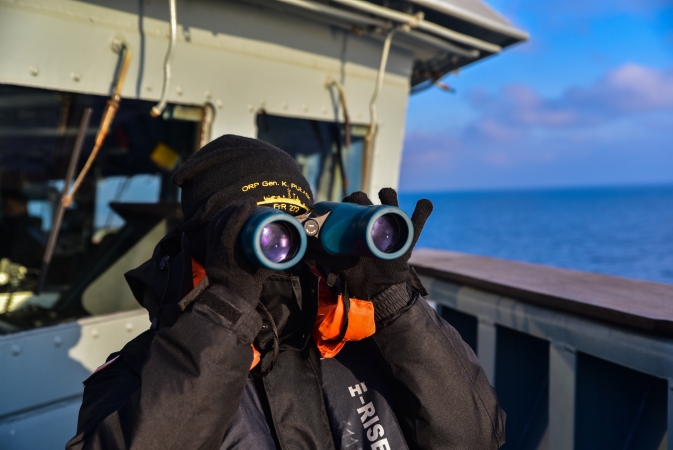 Grudniowe manewry na Zatoce [foto]-GospodarkaMorska.pl