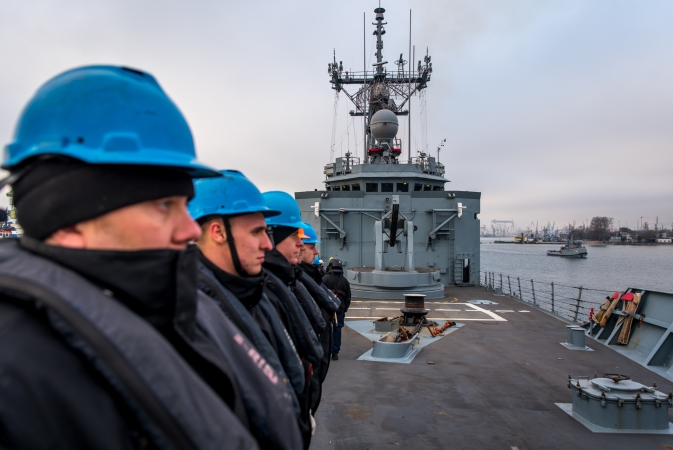 Grudniowe manewry na Zatoce [foto]-GospodarkaMorska.pl