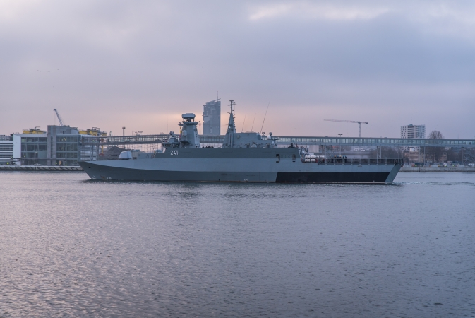 Grudniowe manewry na Zatoce [foto]-GospodarkaMorska.pl