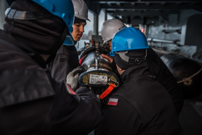 Grudniowe manewry na Zatoce [foto]-GospodarkaMorska.pl