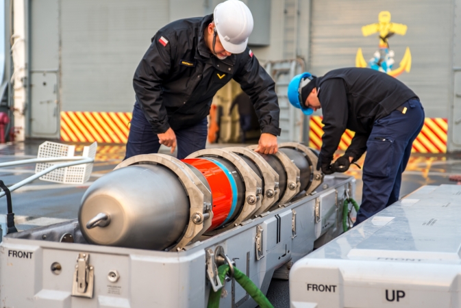 Grudniowe manewry na Zatoce [foto]-GospodarkaMorska.pl