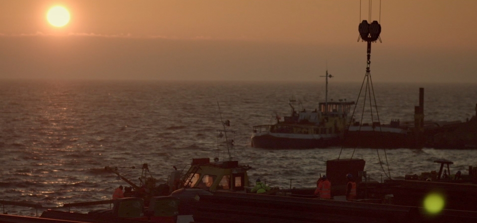 Styczeń na terenie budowy kanału żeglugowego przez Mierzeję Wiślaną: Pierwsze X-blocki wbudowane na Falochronie Wschodnim  [foto, wideo]-GospodarkaMorska.pl