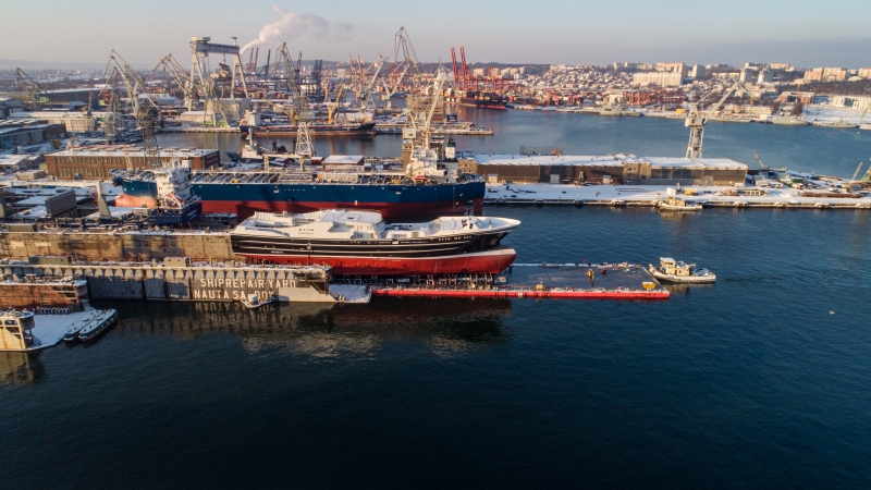 Pracowity początek roku w Karstensen Shipyard Poland. Wodowanie dużej jednostki rybackiej [foto, wideo]-GospodarkaMorska.pl