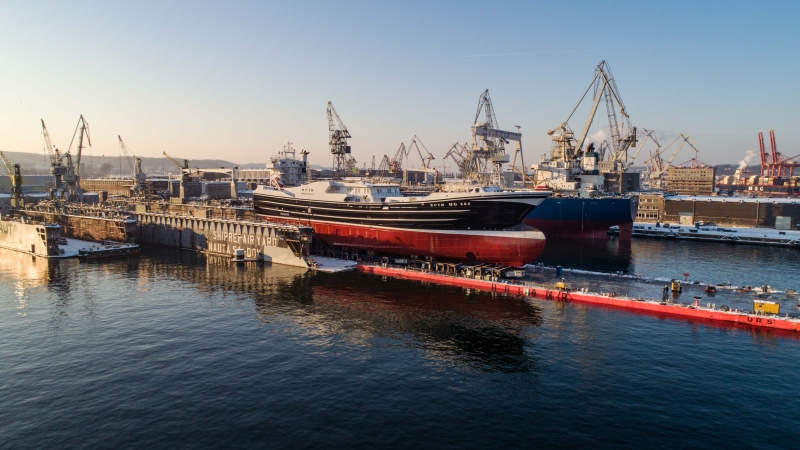 Pracowity początek roku w Karstensen Shipyard Poland. Wodowanie dużej jednostki rybackiej [foto, wideo]-GospodarkaMorska.pl