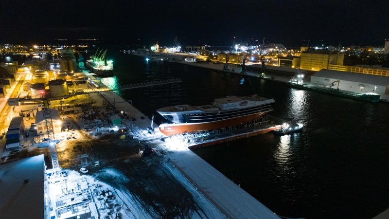 Pracowity początek roku w Karstensen Shipyard Poland. Wodowanie dużej jednostki rybackiej [foto, wideo]-GospodarkaMorska.pl