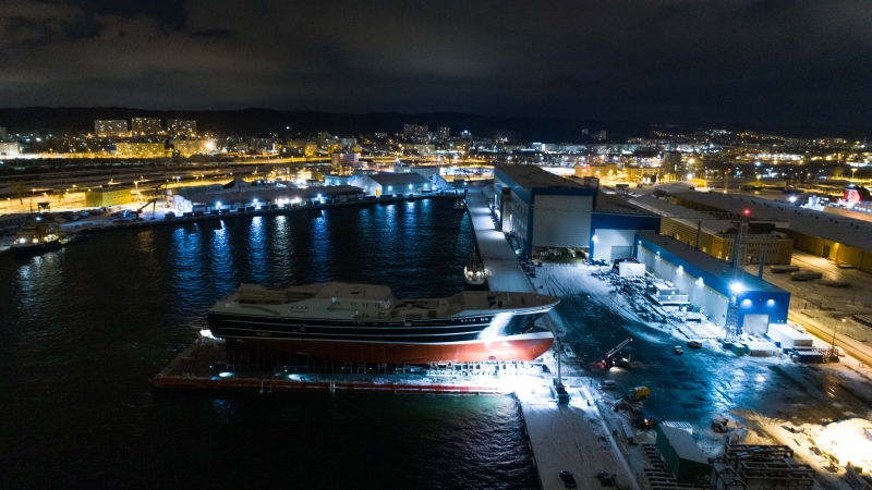 Pracowity początek roku w Karstensen Shipyard Poland. Wodowanie dużej jednostki rybackiej [foto, wideo]-GospodarkaMorska.pl