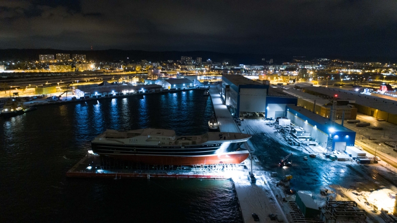 Pracowity początek roku w Karstensen Shipyard Poland. Wodowanie dużej jednostki rybackiej [foto, wideo]-GospodarkaMorska.pl