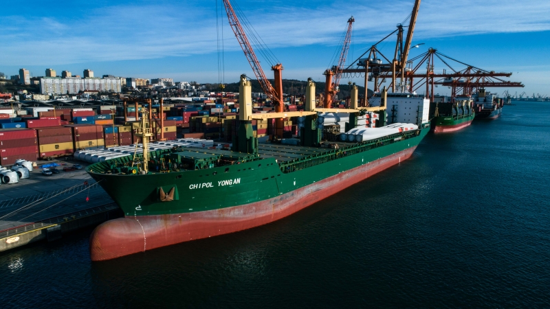   Port Gdynia staje się hubem przeładunkowym elementów turbin wiatrowych [foto, wideo]-GospodarkaMorska.pl