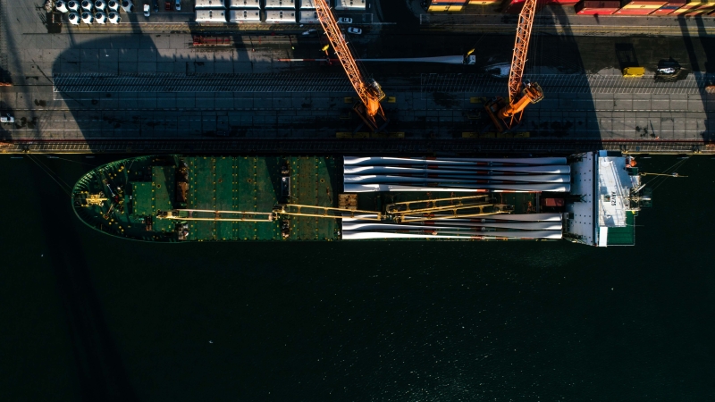   Port Gdynia staje się hubem przeładunkowym elementów turbin wiatrowych [foto, wideo]-GospodarkaMorska.pl