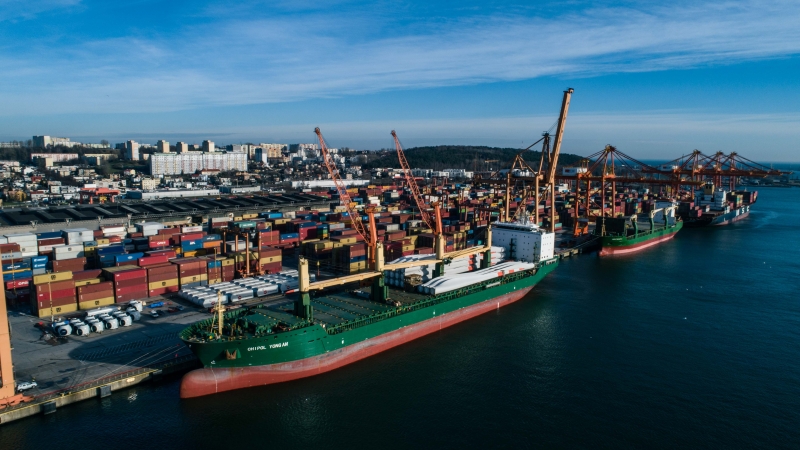   Port Gdynia staje się hubem przeładunkowym elementów turbin wiatrowych [foto, wideo]-GospodarkaMorska.pl
