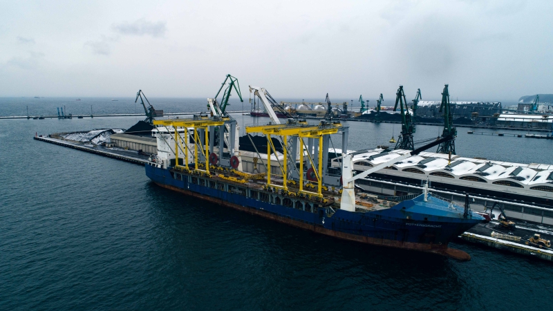 W niedzielę z Portu Gdynia wypłynął statek z ładunkiem 5 suwnic dla izraelskiego portu-GospodarkaMorska.pl