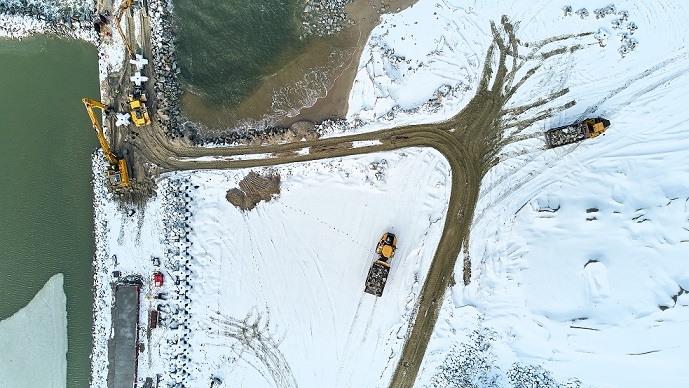 Atak zimy nie opóźnił prac na Mierzei-GospodarkaMorska.pl