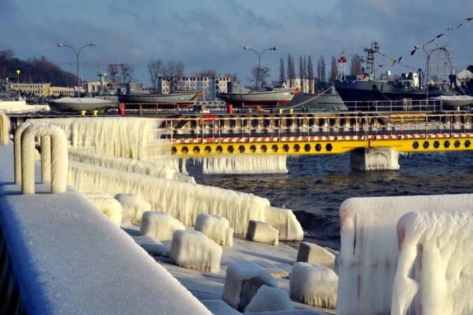 Zima w porcie wojennym-GospodarkaMorska.pl