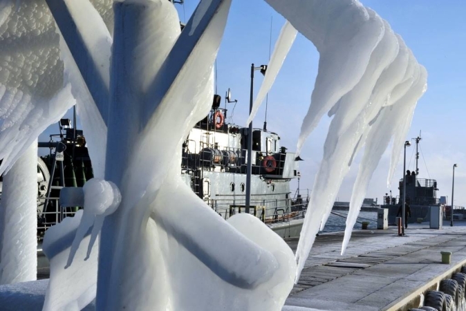 Zima w porcie wojennym-GospodarkaMorska.pl