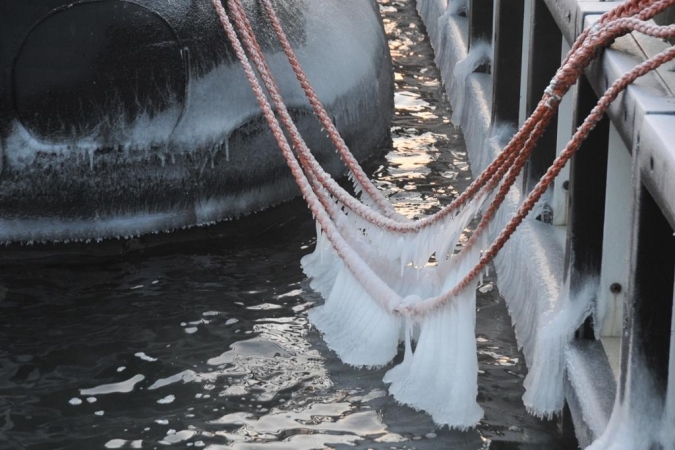 Zima w porcie wojennym-GospodarkaMorska.pl