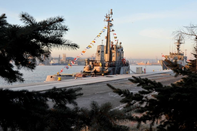 Zima w porcie wojennym-GospodarkaMorska.pl