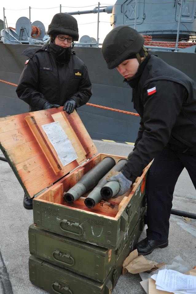 Zima w porcie wojennym-GospodarkaMorska.pl